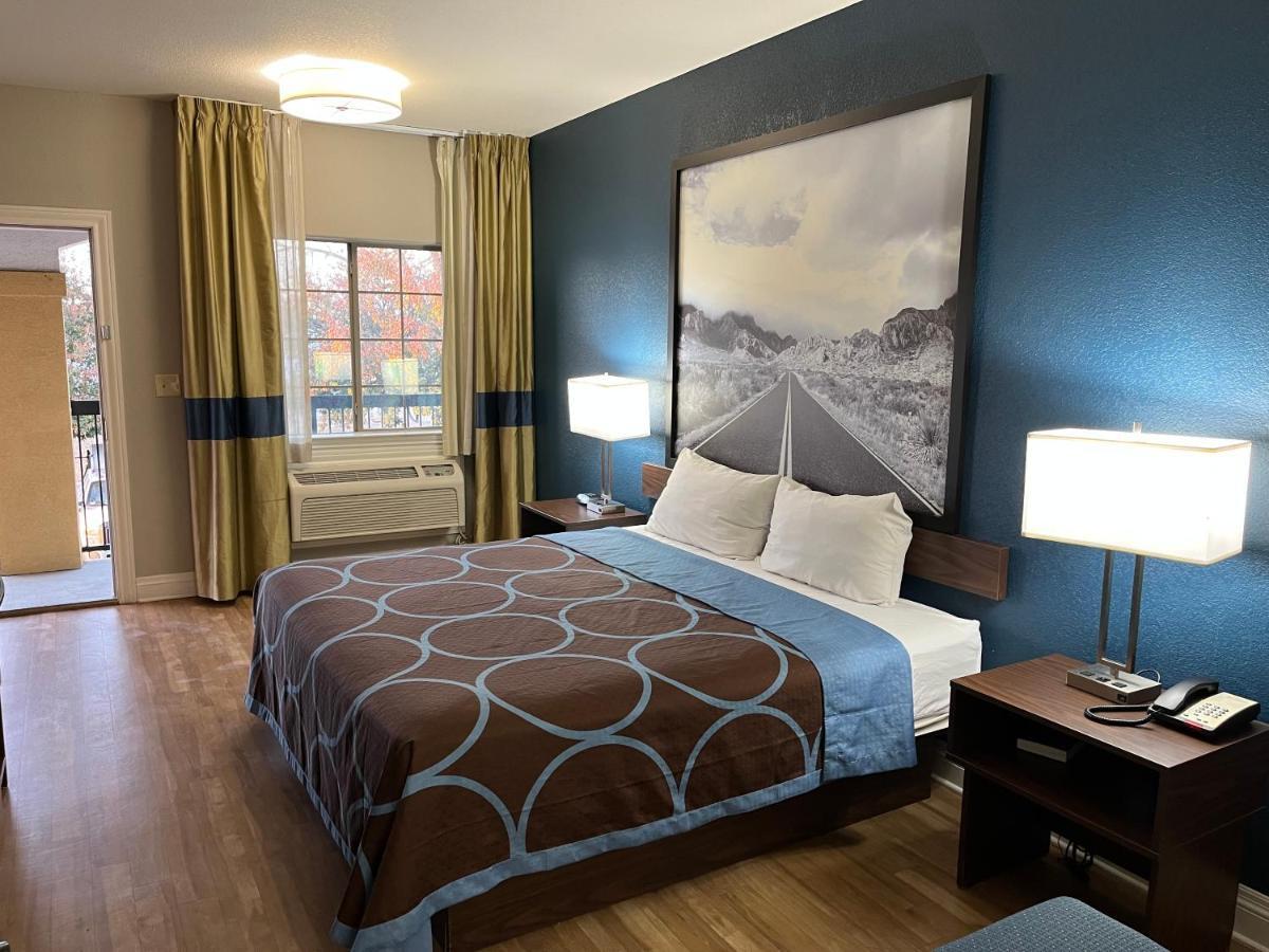 Super 8 By Wyndham San Antonio Near Fort Sam Houston Exteriér fotografie