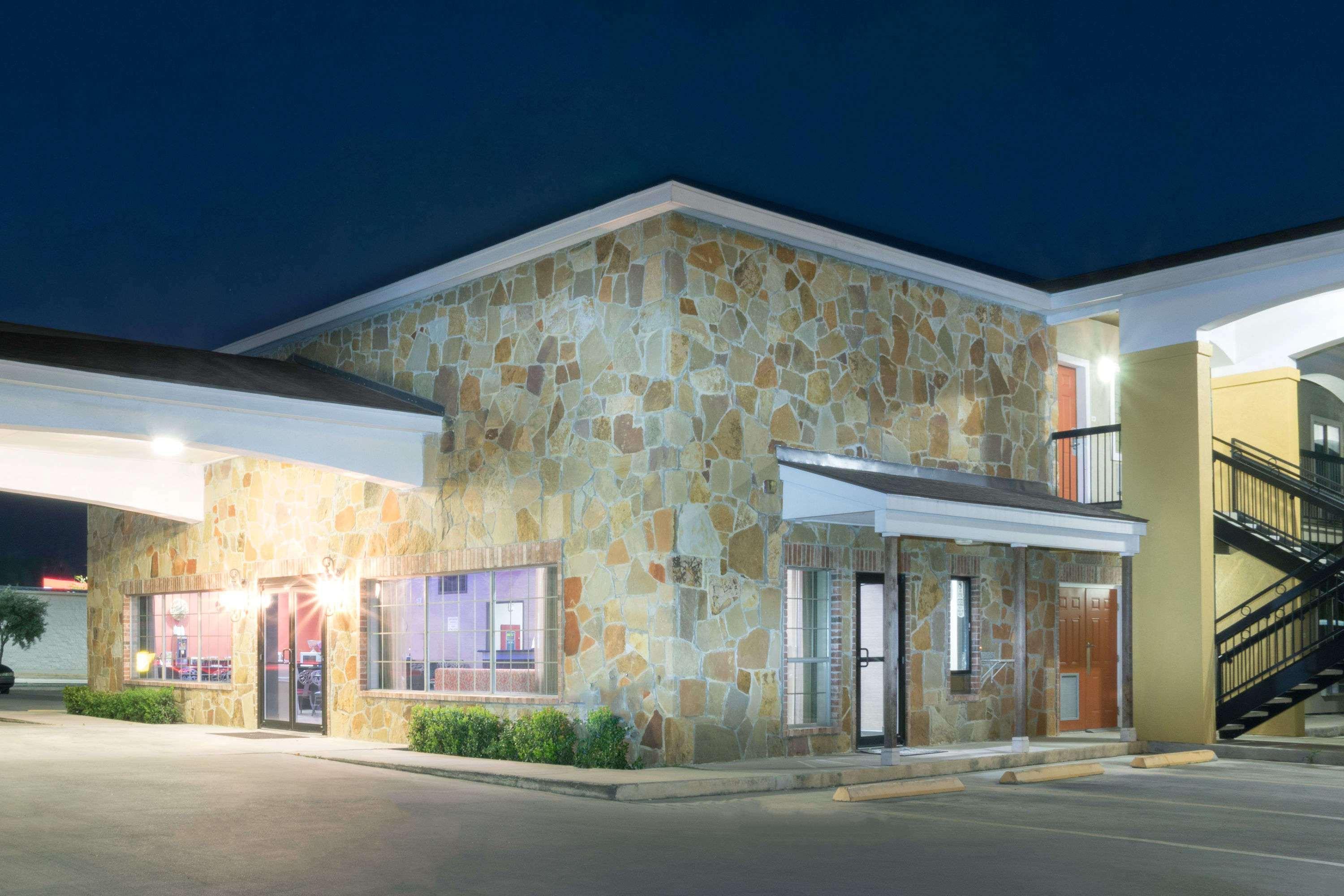 Super 8 By Wyndham San Antonio Near Fort Sam Houston Exteriér fotografie