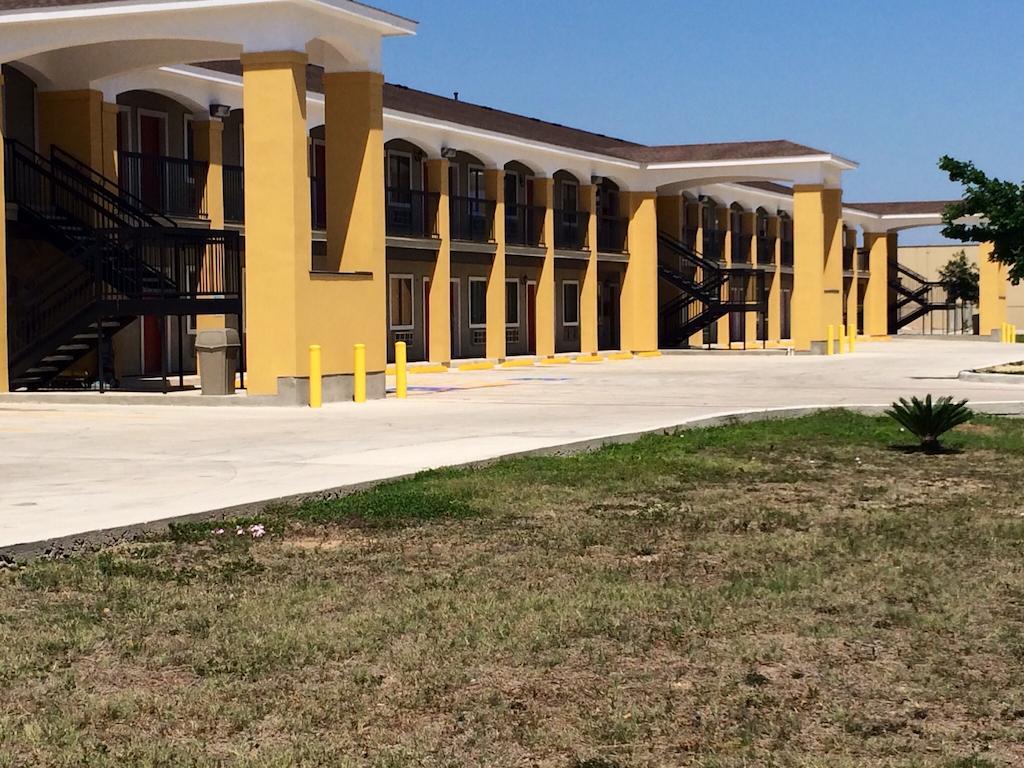 Super 8 By Wyndham San Antonio Near Fort Sam Houston Exteriér fotografie