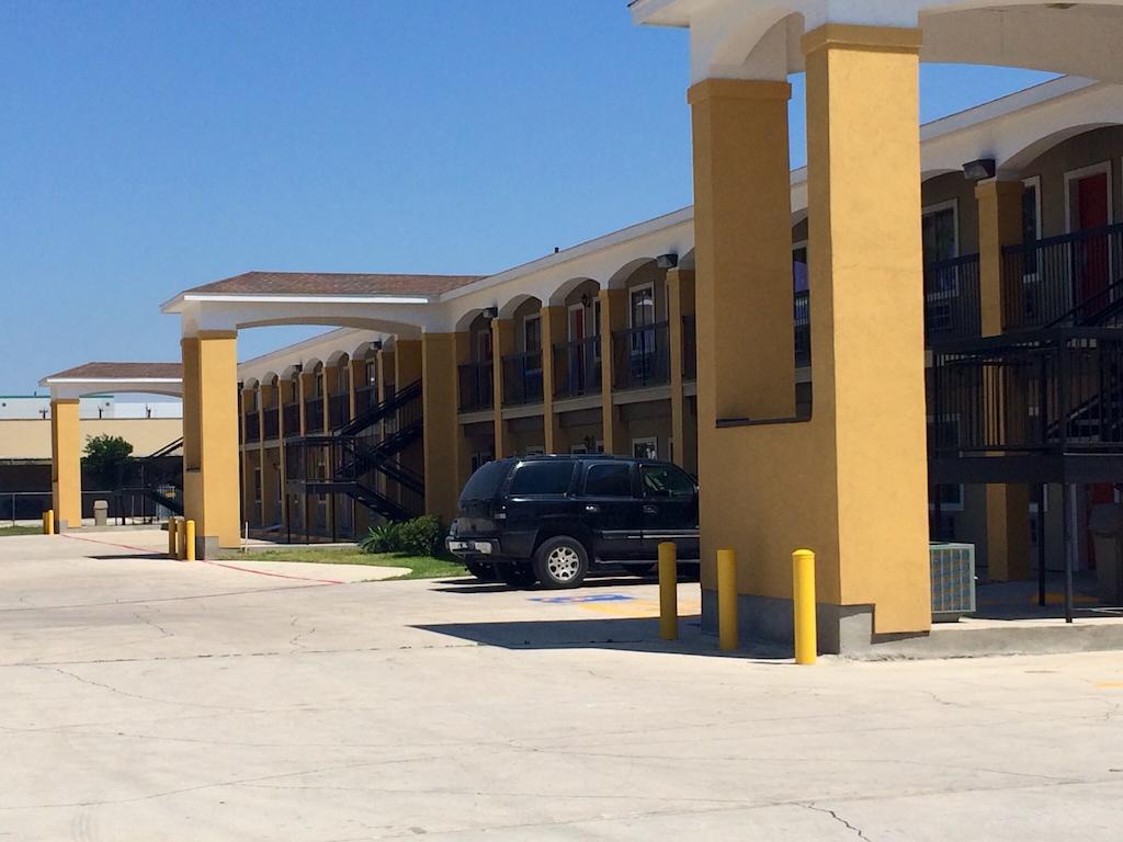 Super 8 By Wyndham San Antonio Near Fort Sam Houston Exteriér fotografie